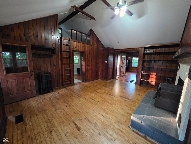 Building Photo - 158 Redbud Ln