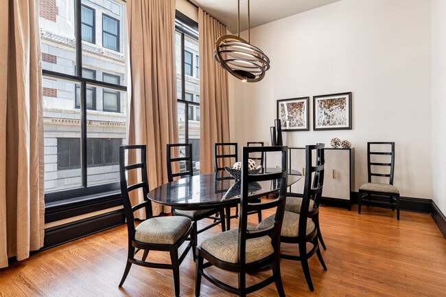 Building Photo - 1011 Canal St