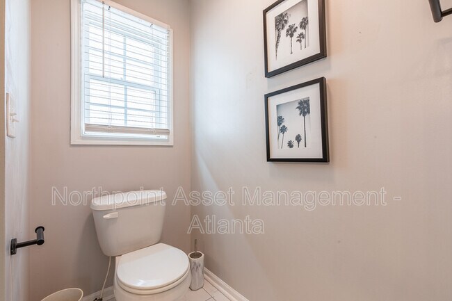 Building Photo - 2025 Jonesboro Rd SE