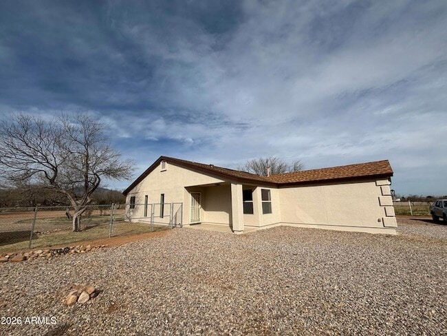 Building Photo - 5342 S San Pedro Ave