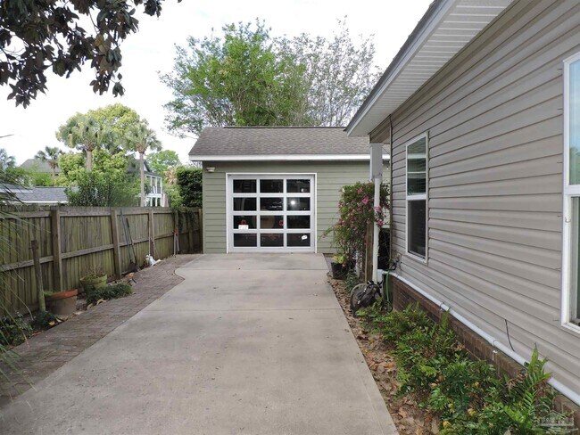 Building Photo - 1531 N 12th Ave