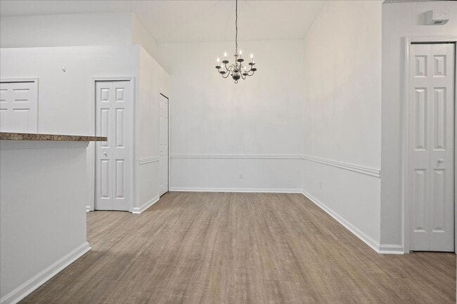 Building Photo - Great Jax Beach Location!