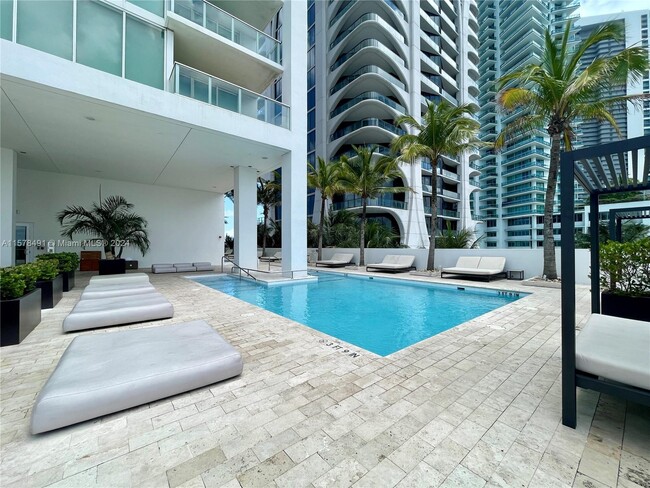 Building Photo - 1040 Biscayne Blvd