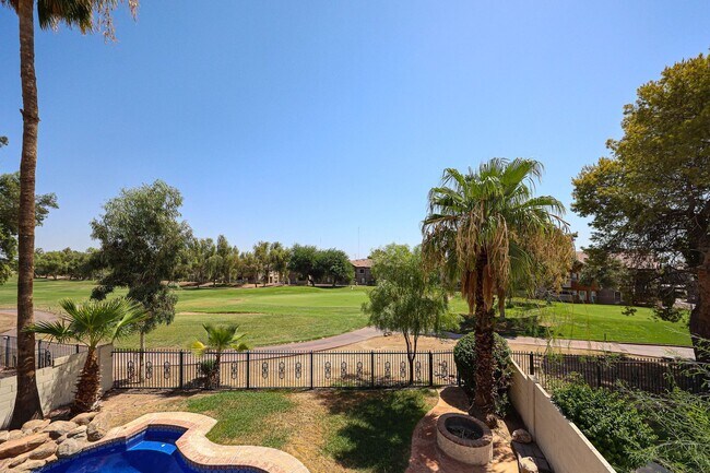Building Photo - Stunning 3 bedroom, 2.5 bathroom Gold Cour...