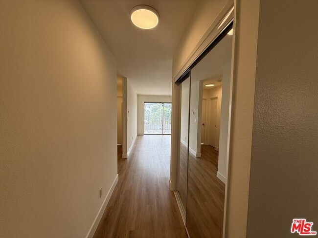 Building Photo - 523 Ashland Ave