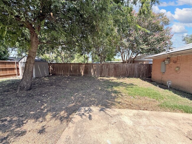 Building Photo - 3533 Antilles Dr