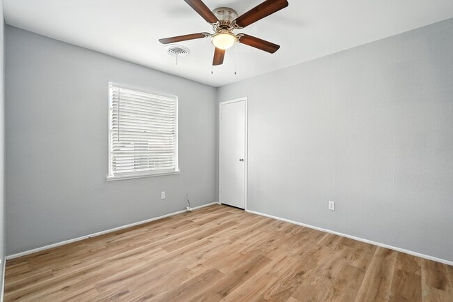 Building Photo - 5107 Durango Dr