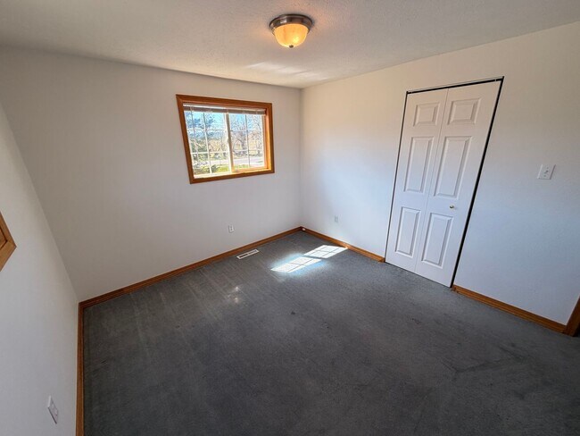Building Photo - Spacious 3 Bed, 2.5 Bath House in Spokane Valley!