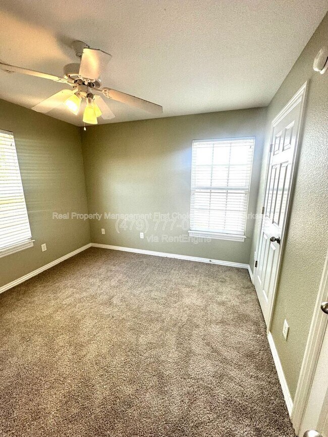 Building Photo - 3705 SW Hansom Loop