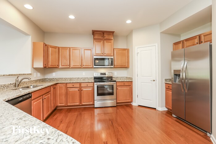 Building Photo - 7836 Oakfield Grove