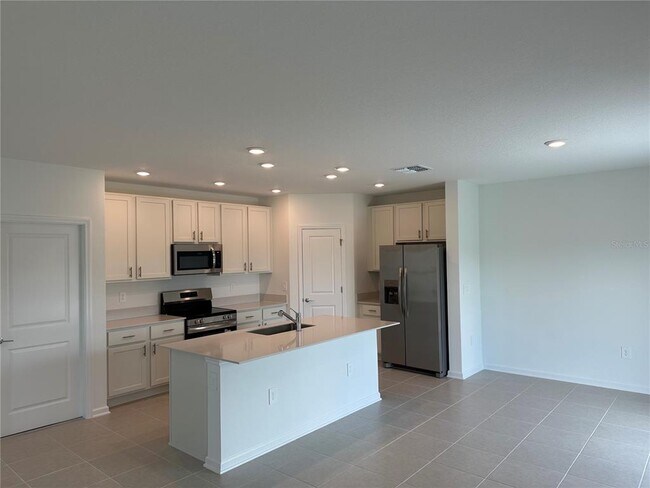 Building Photo - 5695 Ficus Aurea St