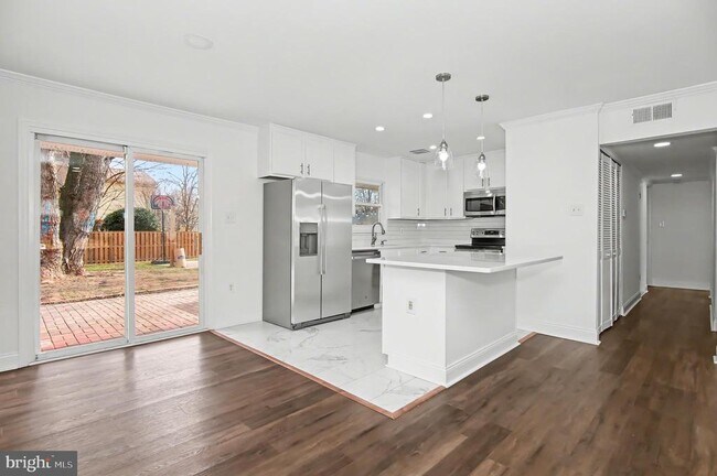 Building Photo - 312 E Gordon St