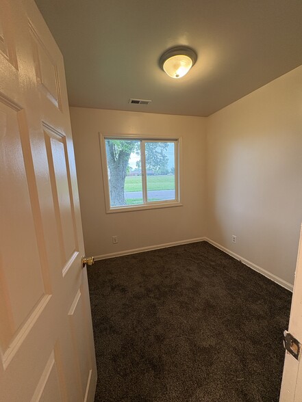 Building Photo - 4425 Thompson Dr