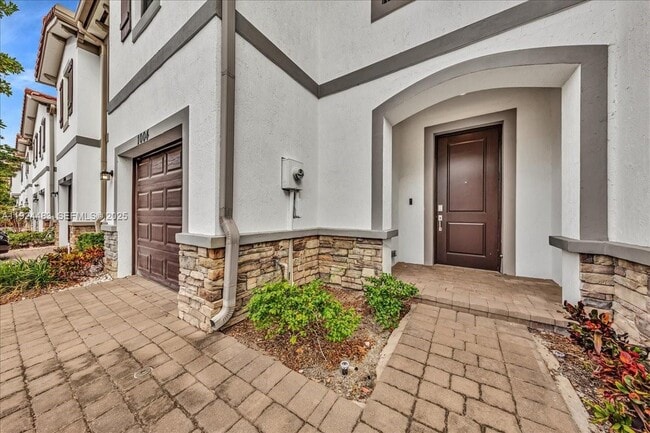 Building Photo - 1004 Willow Pl