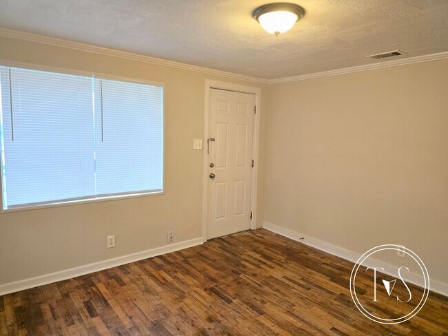 Building Photo - 39 Lissner Ave