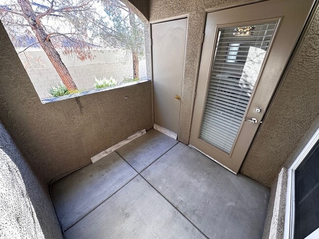 Building Photo - Fully Furnished 2 Bedroom 1 Story Condo