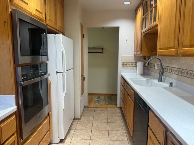 Building Photo - 519 San Remo St