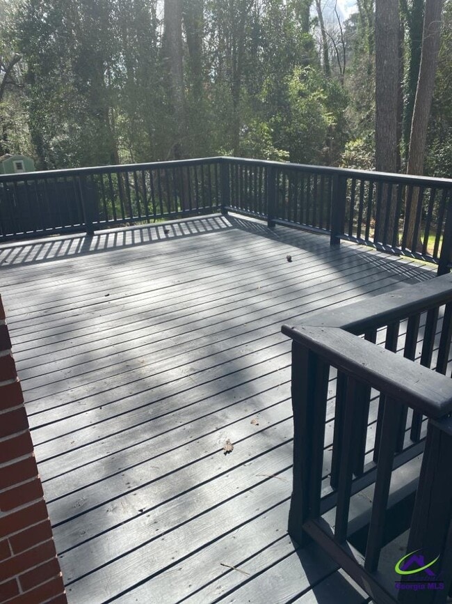 Building Photo - 2740 Northwoods Dr S