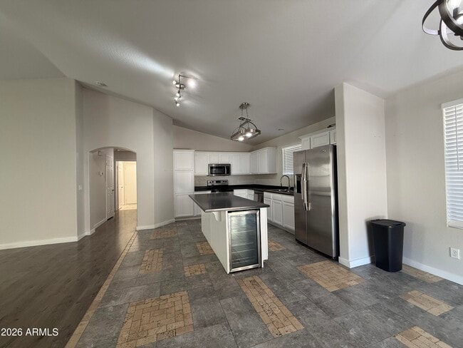 Building Photo - 6723 W Beverly Rd