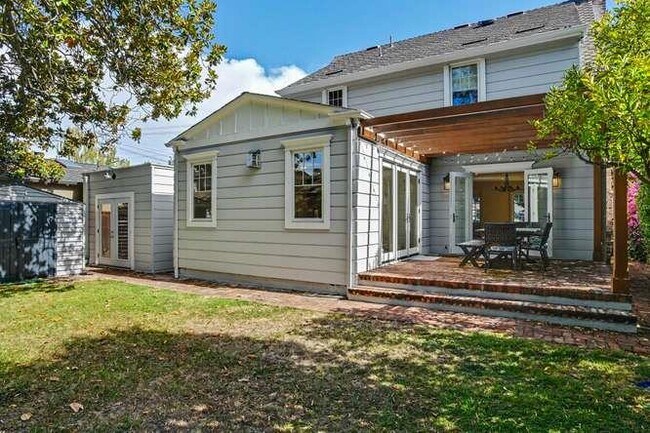 Building Photo - 1704 Barroilhet Ave