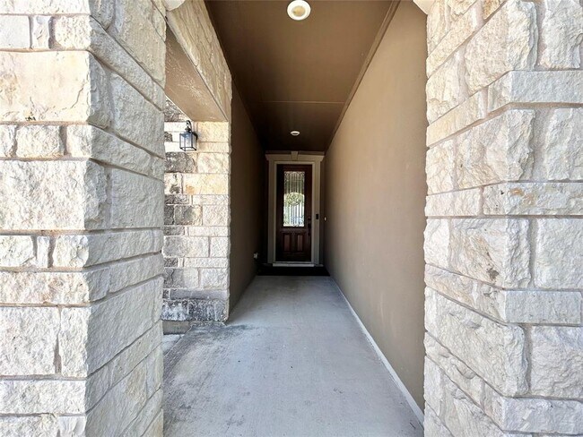 Building Photo - 31455 Kingsway Rd