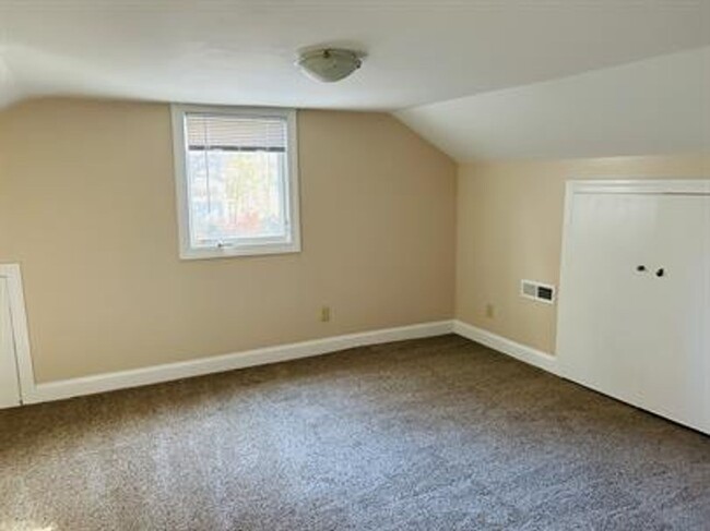 Building Photo - 2 Bedroom/2 Bath Duplex Available Across F...