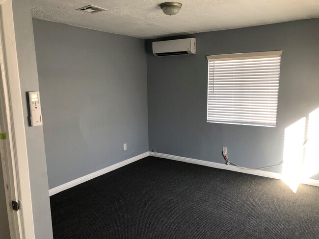 Building Photo - 447 E Merlayne Dr