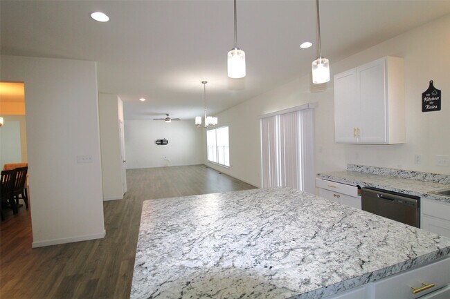 Building Photo - 130 Prairie Wind Dr