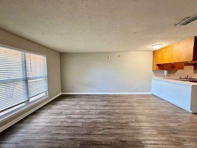 Building Photo - 3228 Santa Rosa Dr