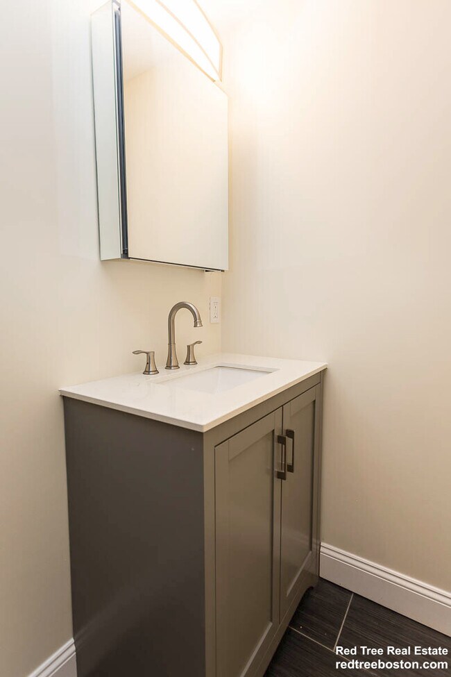 Building Photo - 476 Fulton St