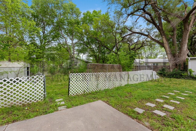 Building Photo - 1642 E Denver Dr