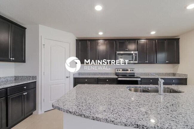 Building Photo - 5 Bedroom Pet-Friendly Home in Mascotte, FL with Main Street Renewal