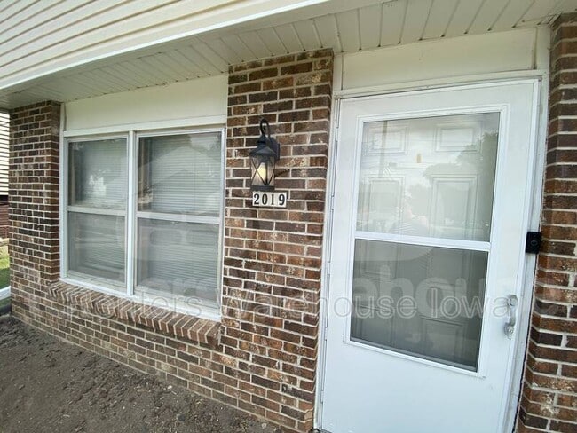 Building Photo - 2019 64th St