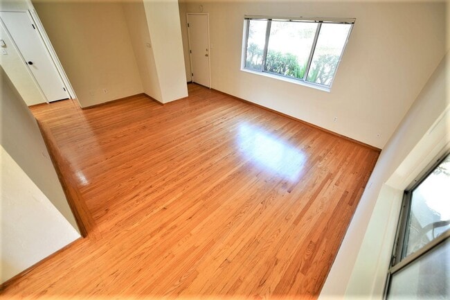 Interior Photo - 96 Linda Ave