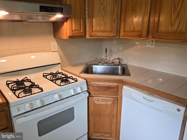 Building Photo - 13118 Vandalia Ct
