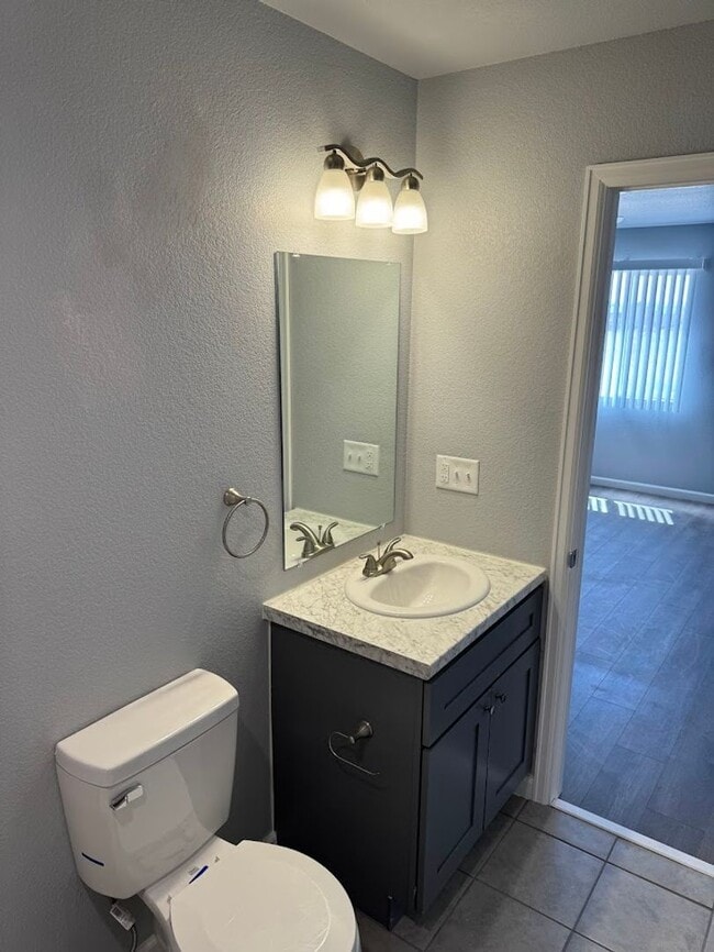 Building Photo - 324-326 W Coral Dr