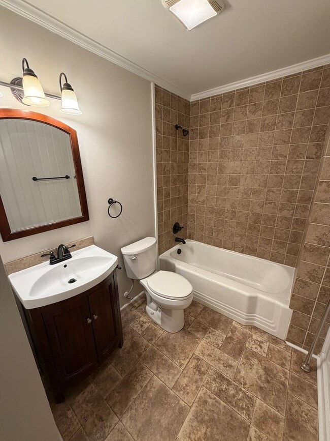 Building Photo - Inviting 2-Bedroom Home with Large Front Porch in KannapolisI’m