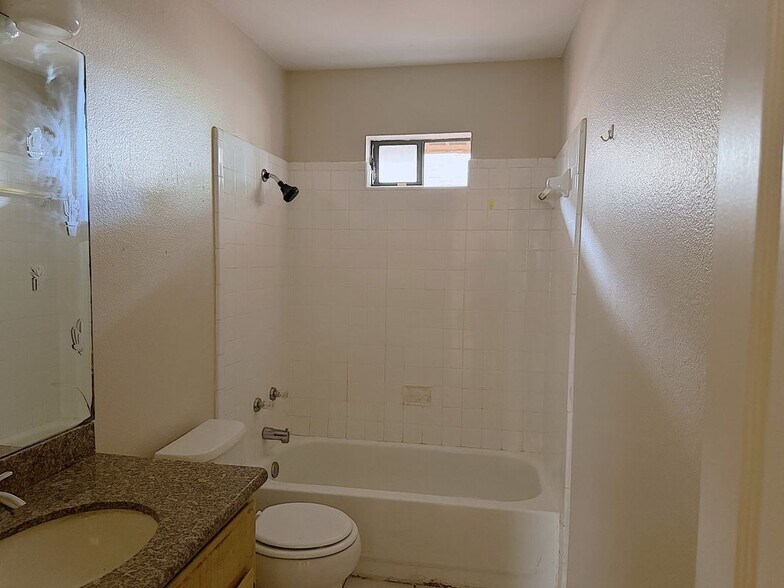 Building Photo - 716 Mynah Ave