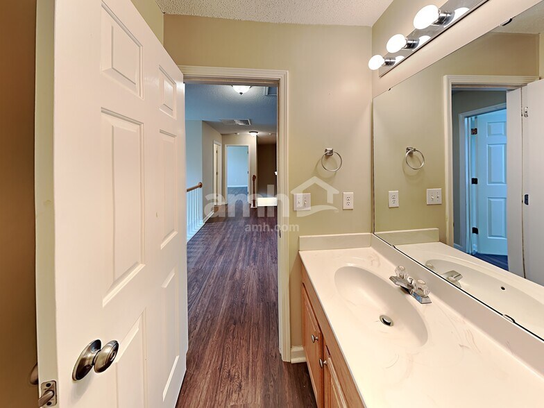 Building Photo - 4928 Alenja Ln