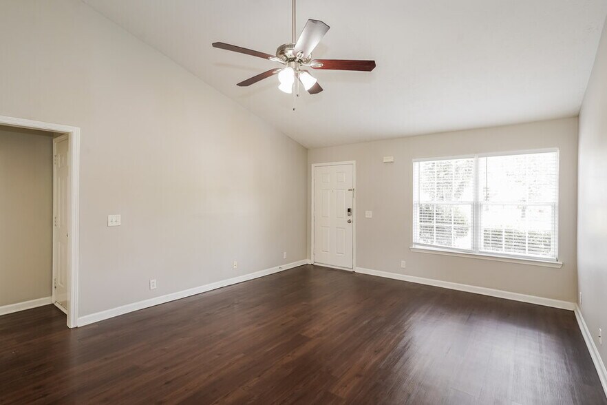 Building Photo - 7140 S Hampton Blvd