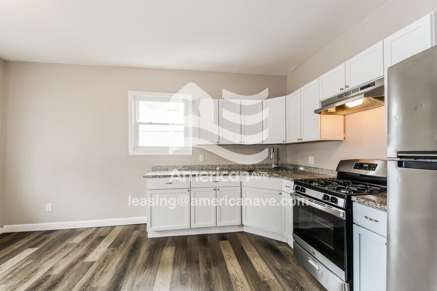 Building Photo - 4904 Tiemann Ave