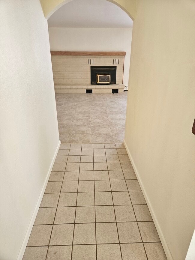 Building Photo - 1353 Santa Cruz Dr