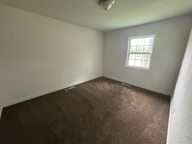 Building Photo - Charming 3 bed plus bonus room