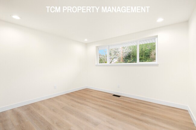 Building Photo - 1121 E Guiberson St