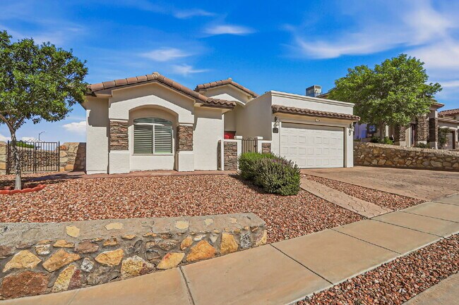 Building Photo - Corner 3 bedroom 3 bath home in Northwest El Paso