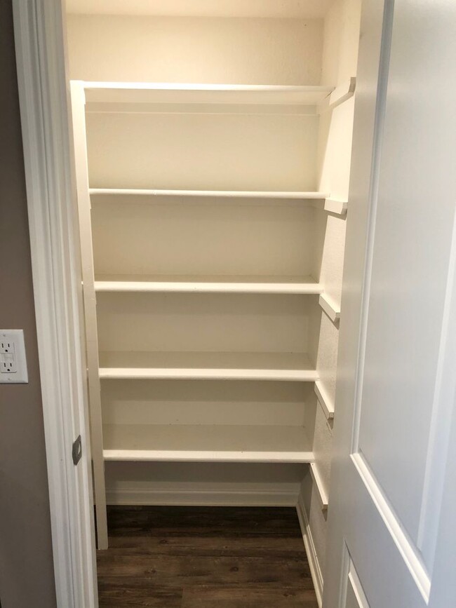 Building Photo - 3 Bed Townhome Grain Valley