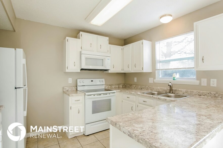 Building Photo - 8109 Beechwood Terrace