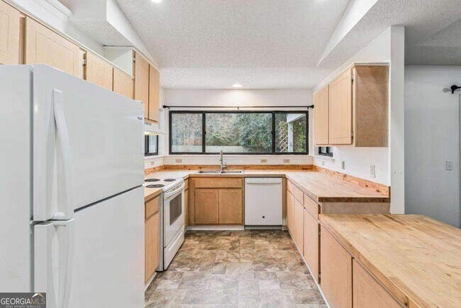 Building Photo - 104 Westridge Ct