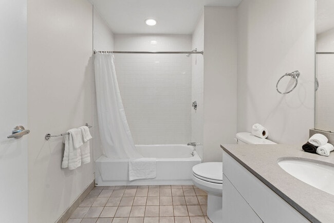 Building Photo - 601 Albany St