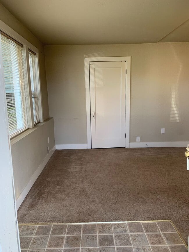 Building Photo - 100 Renton Triplex